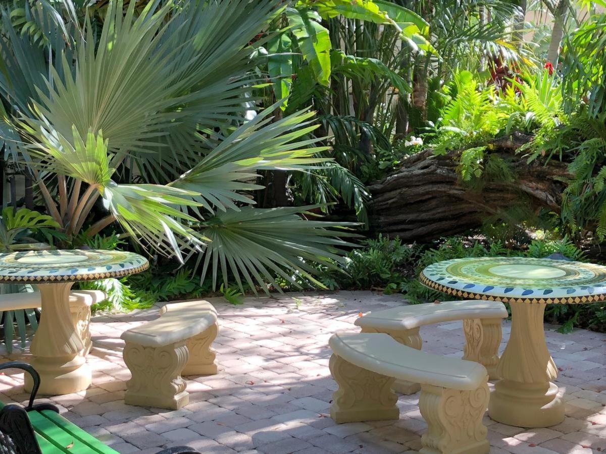 Hemingway Suites At Palm Beach Hotel Island Esterno foto